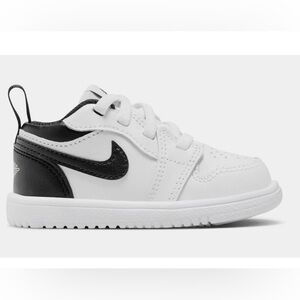 Nike Kids Black and White Sneakers air Jordan’s size 10 EUC